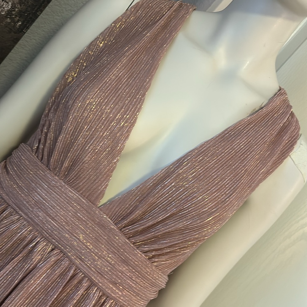 NWOT LuLu’s Metallic Rosegold Dress - Picture 3 of 16